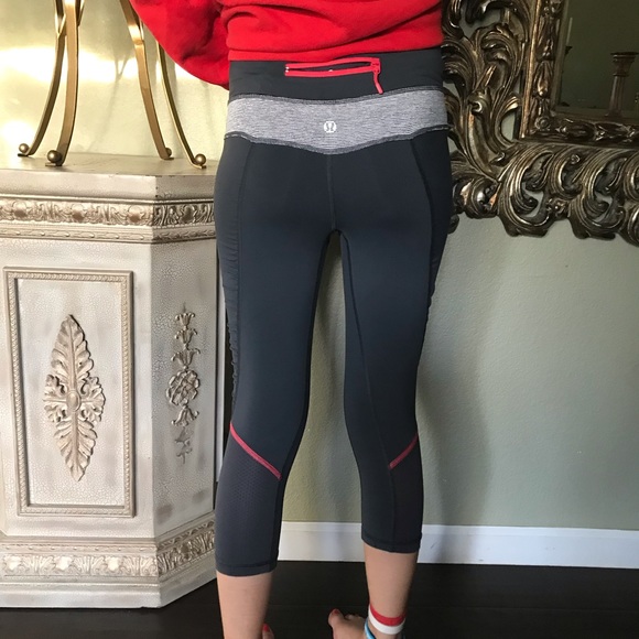 lululemon athletica Pants - Lululemon grey crop leggings